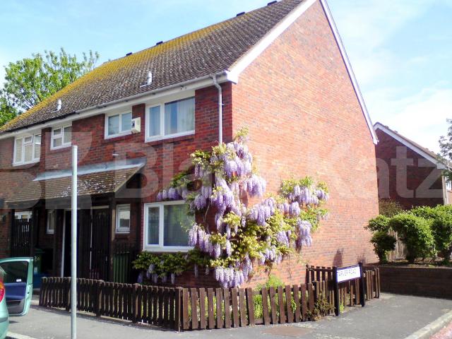 			LET, 3 Bedroom, 1 bath, 1 reception House			 Delverton Road, Kennington